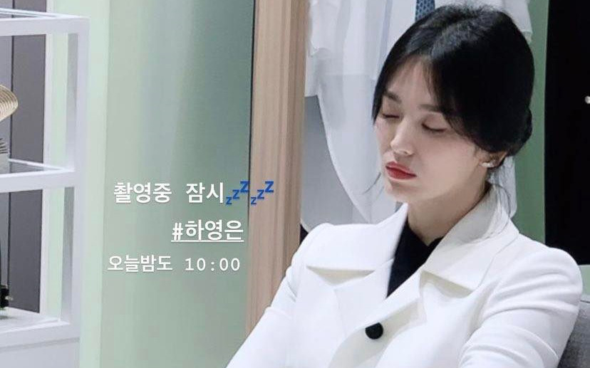 Bị chụp lén lúc ngủ gật mà vẫn đẹp bất chấp, bảo sao Song Hye Kyo 40 tuổi vẫn là "tượng đài nhan sắc"