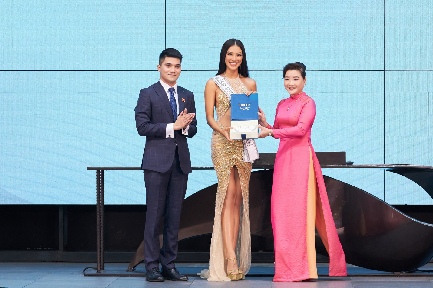 Kim Duyên và câu chuyện về chiếc vương miện “Phoenix by IJC” sẽ đồng hành tại MissUniverse 2021 - Ảnh 6.