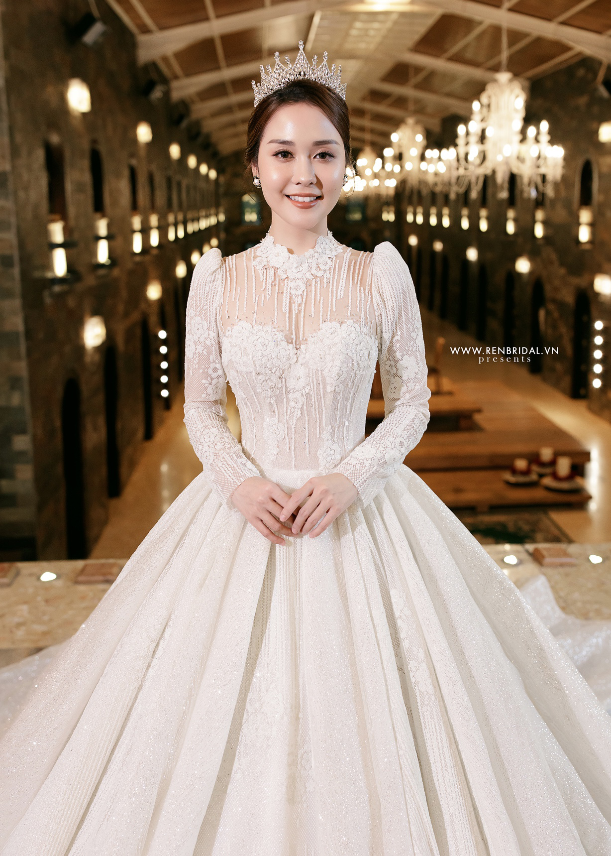 Phát mê những mẫu váy cưới công chúa từ thương hiệu Ren Bridal Studio - Ảnh 1.