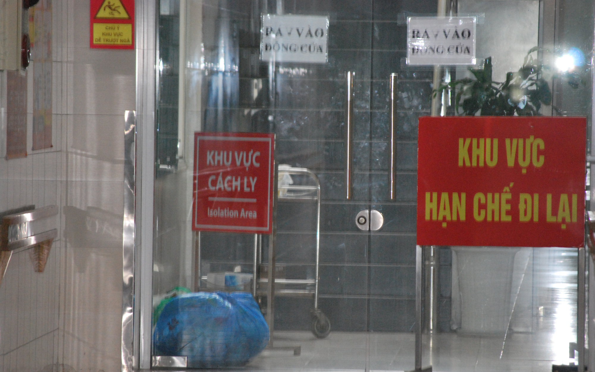 Hà Nội: Bệnh viện Bạch Mai ghi nhận 2 ca F0, tạm thời đóng cửa khu vực C9 Tim Mạch