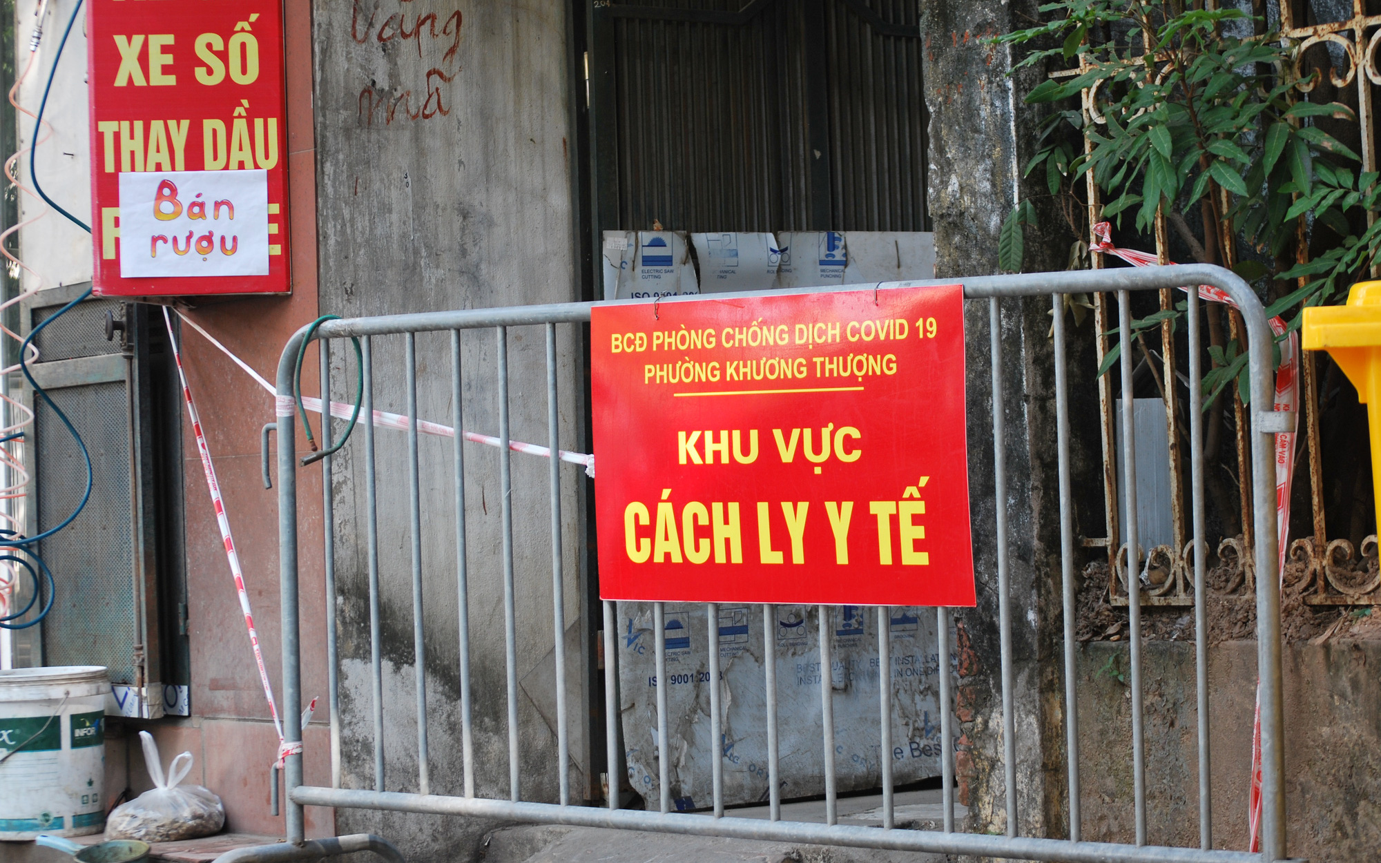 Hà Nội: Phong tỏa con ngõ ở Khương Thượng ghi nhận 16 ca F0 nguồn lây từ thợ xây