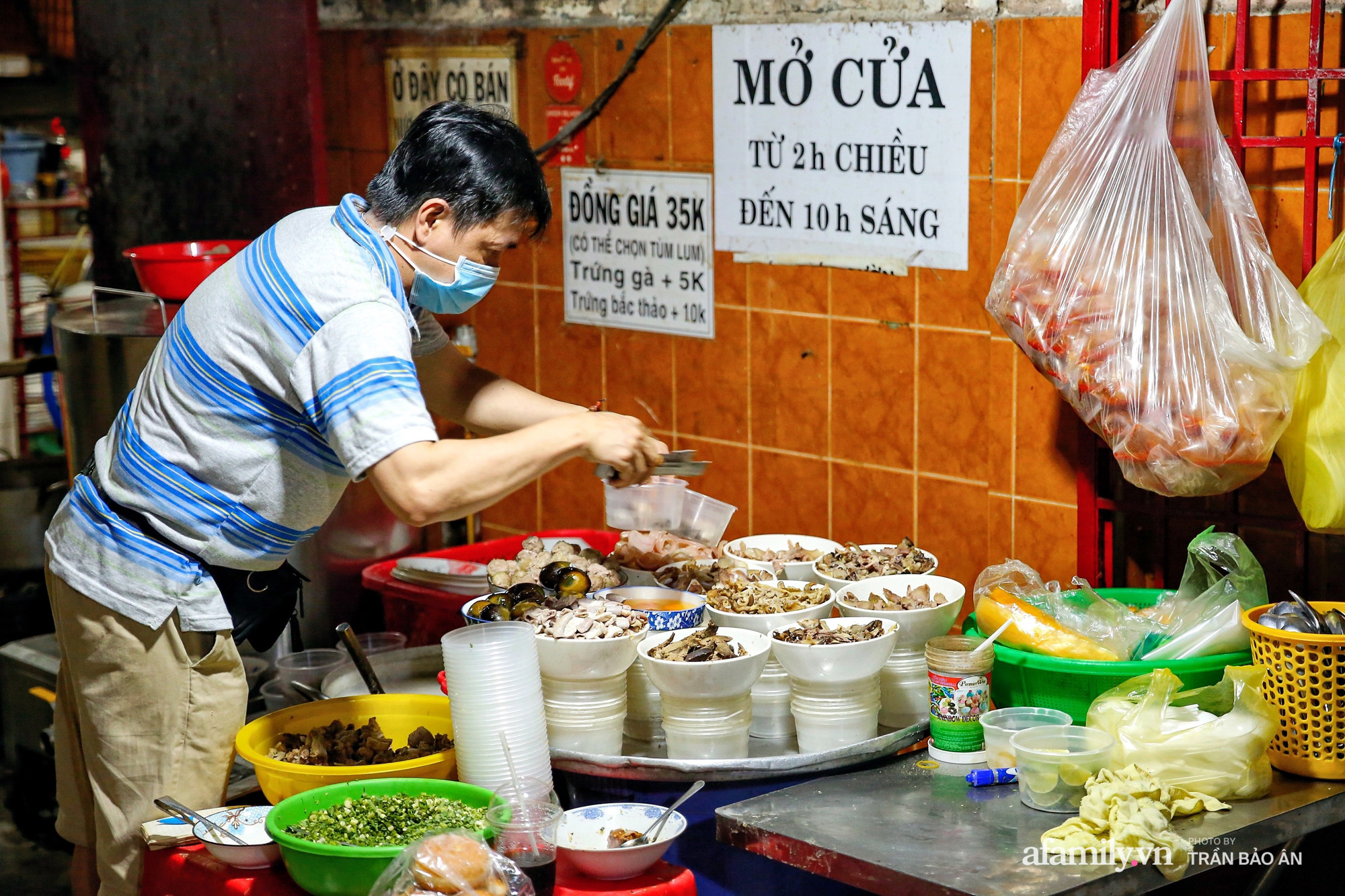 Quán cháo sườn bà Hào 50 năm "lạ lùng" từ giờ hoạt động đến mâm lòng ăn kèm hơn chục món, đến đời thứ ba kế thừa nhưng vẫn không thêm chi nhánh - Ảnh 10.