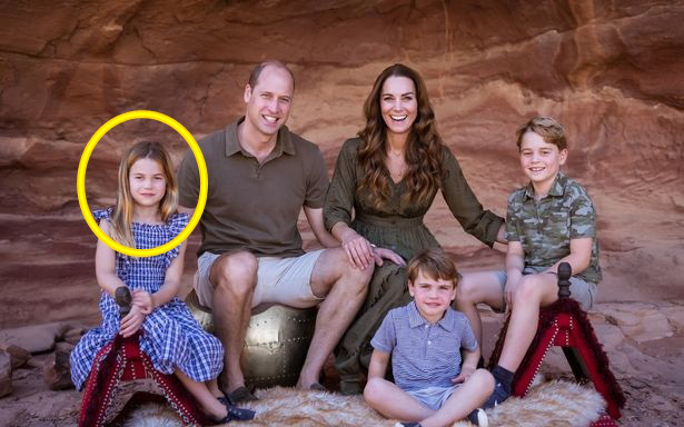 Gia đình Công nương Kate tung ảnh Giáng sinh đặc biệt, vẻ ngoài của Công chúa Charlotte gây ngỡ ngàng 