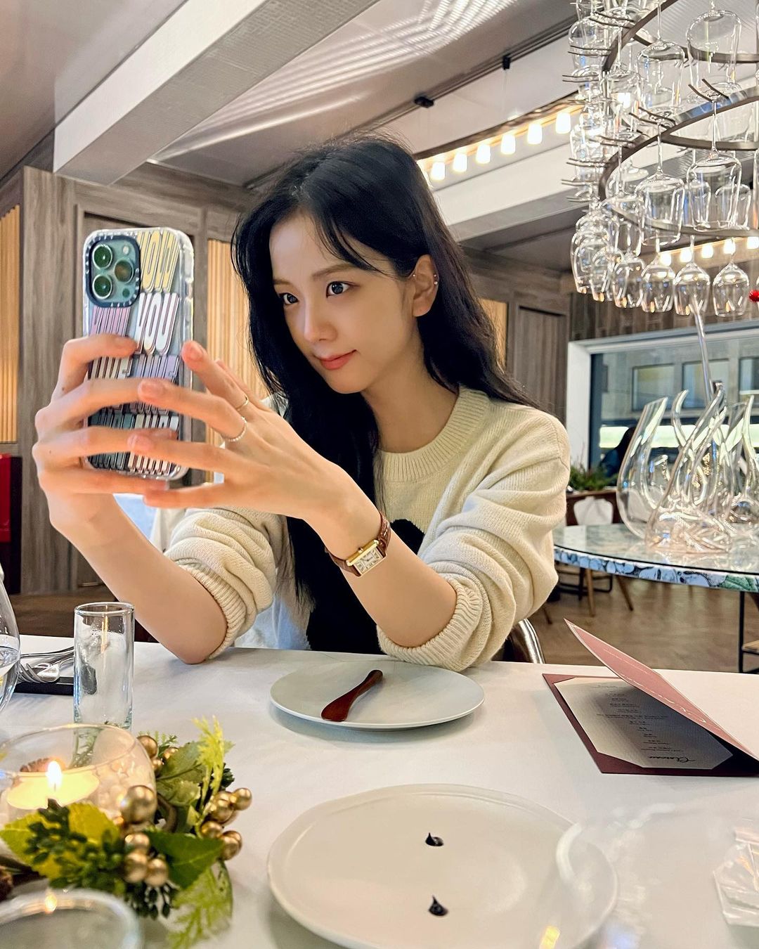 Jisoo kiểu tóc Jisoo khiến MXH "dậy sóng" vì 1 câu nói, dân tình ngẫm mà vừa tức lại vừa ghen - Ảnh 1.