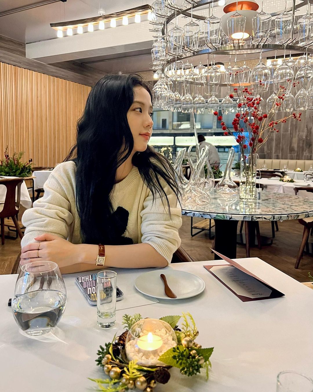 Jisoo kiểu tóc Jisoo khiến MXH "dậy sóng" vì 1 câu nói, dân tình ngẫm mà vừa tức lại vừa ghen - Ảnh 2.