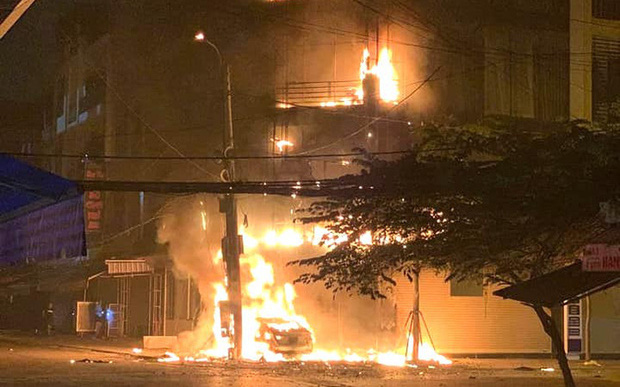 Cháy phòng khám nha khoa tư nhân ở trung tâm TP Thanh Hóa, chiếc ô tô đỗ trước cửa bị thiêu rụi