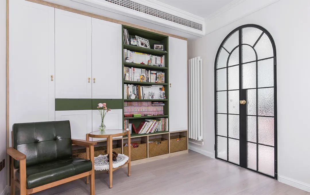 Pha trộn giữa hiện đại và hoài cổ, căn hộ 59 m2 đẹp mê ly với sắc xanh olive độc đáo - Ảnh 11.