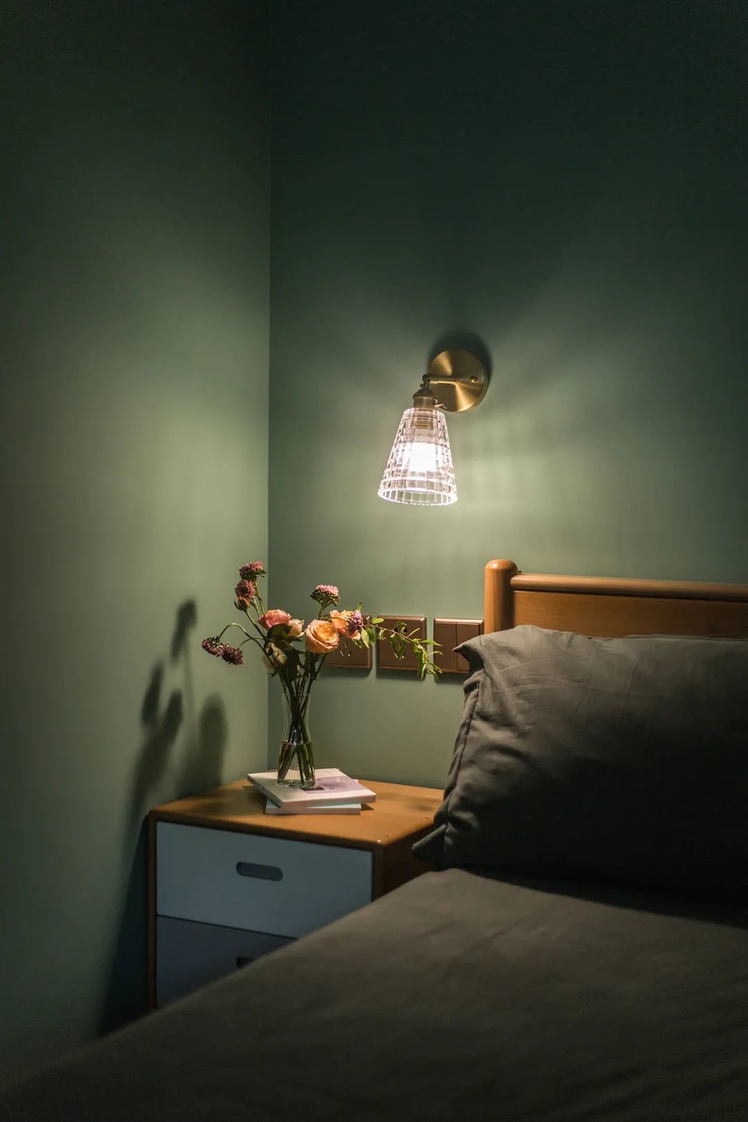 Pha trộn giữa hiện đại và hoài cổ, căn hộ 59 m2 đẹp mê ly với sắc xanh olive độc đáo - Ảnh 15.