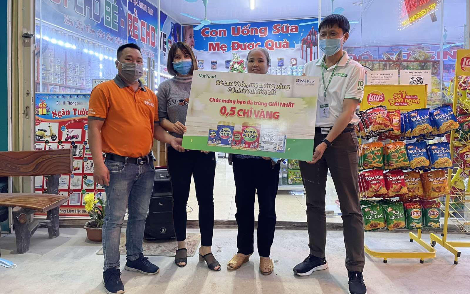 Những con người thầm lặng cùng Nutifood GrowPLUS+ trao vàng – trao tin yêu