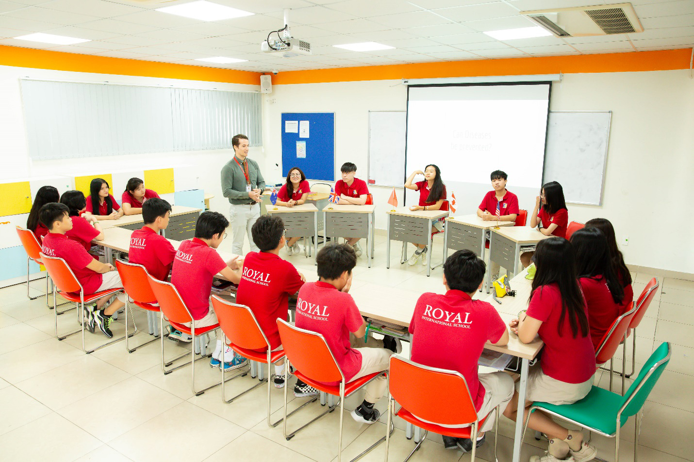 Khám phá môi trường đạt chuẩn Cambridge tại trường song ngữ quốc tế Royal School - Ảnh 3.