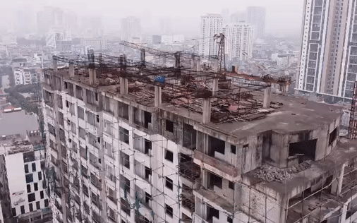 Hà Nội: "Thần chết" lơ lửng trên tòa nhà 16 tầng hàng chục năm vẫn treo trên đầu người dân