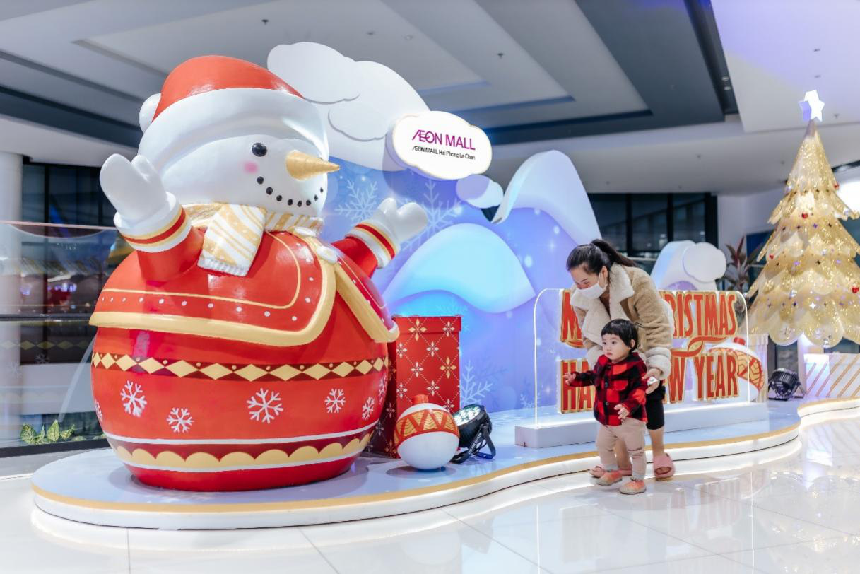 Người tuyết khổng lồ “hạ cánh” AEON MALL Hải Phòng Lê Chân đón Giáng Sinh cùng thành phố Cảng - Ảnh 4.