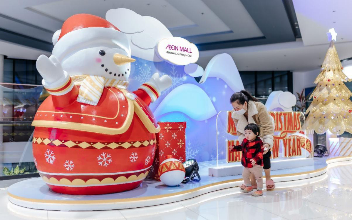 Người tuyết khổng lồ “hạ cánh” AEON MALL Hải Phòng Lê Chân đón Giáng Sinh cùng thành phố Cảng