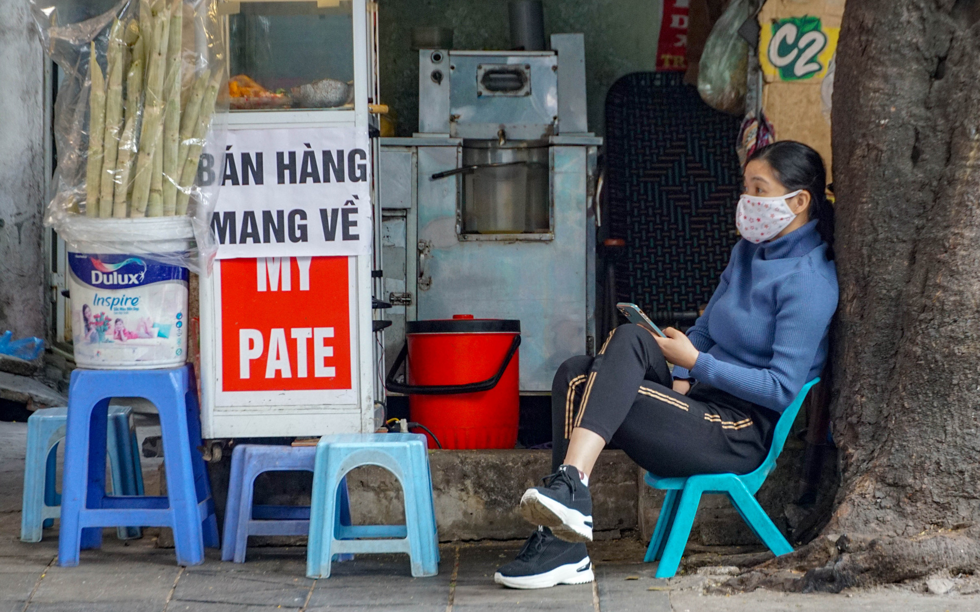 Hàng loạt cơ sở kinh doanh ăn uống “vùng cam” ở Hà Nội trước nỗi lo mất Tết, càng cố cầm cự càng lỗ vốn