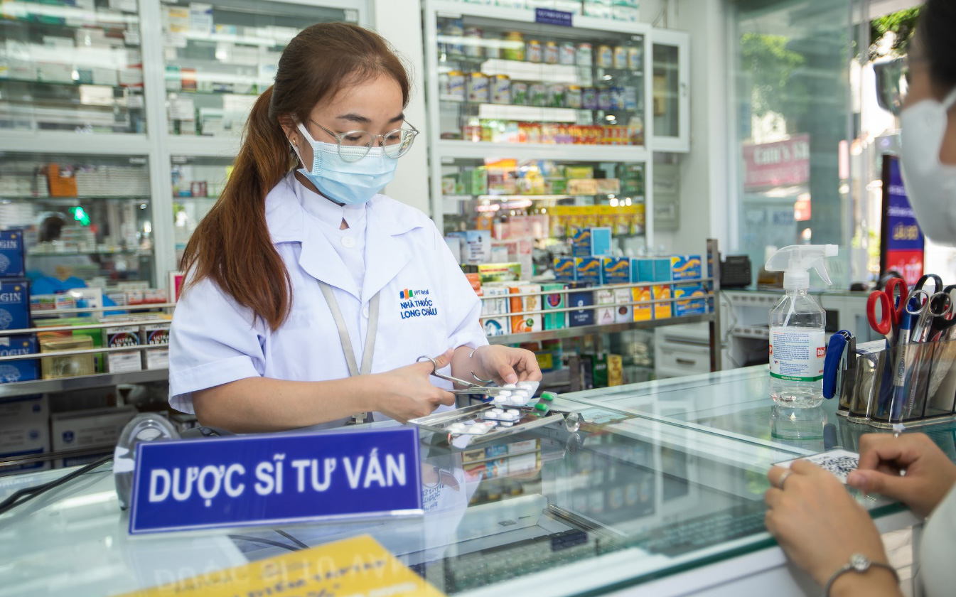 Hơn 120 nhà thuốc FPT Long Châu tham gia hướng dẫn người dân tự điều trị, chống dịch Covid-19 tại nhà
