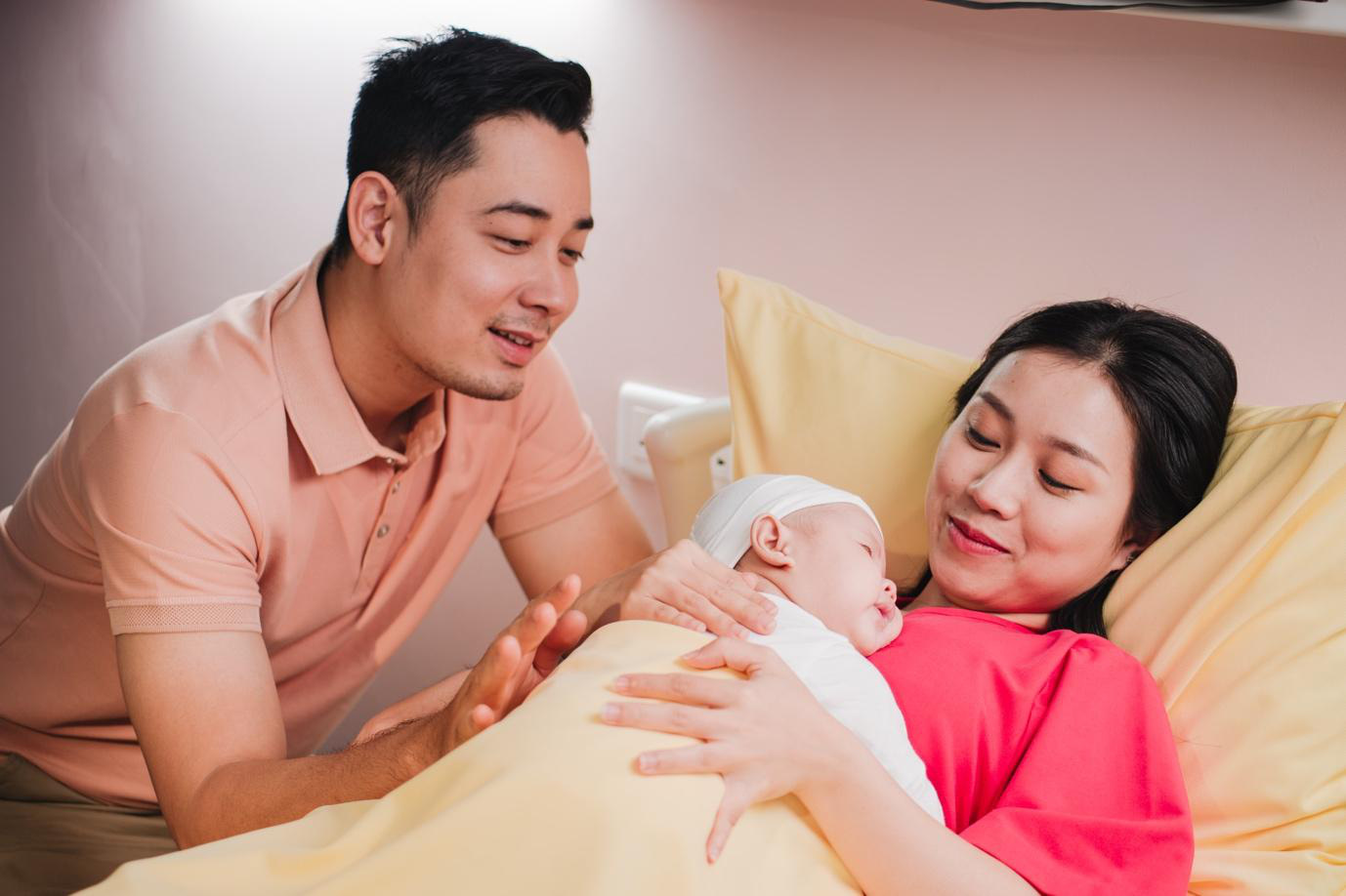 Lần đầu làm mẹ: Trong suốt thai kỳ mẹ bầu cần thực hiện những xét nghiệm gì? - Ảnh 1.