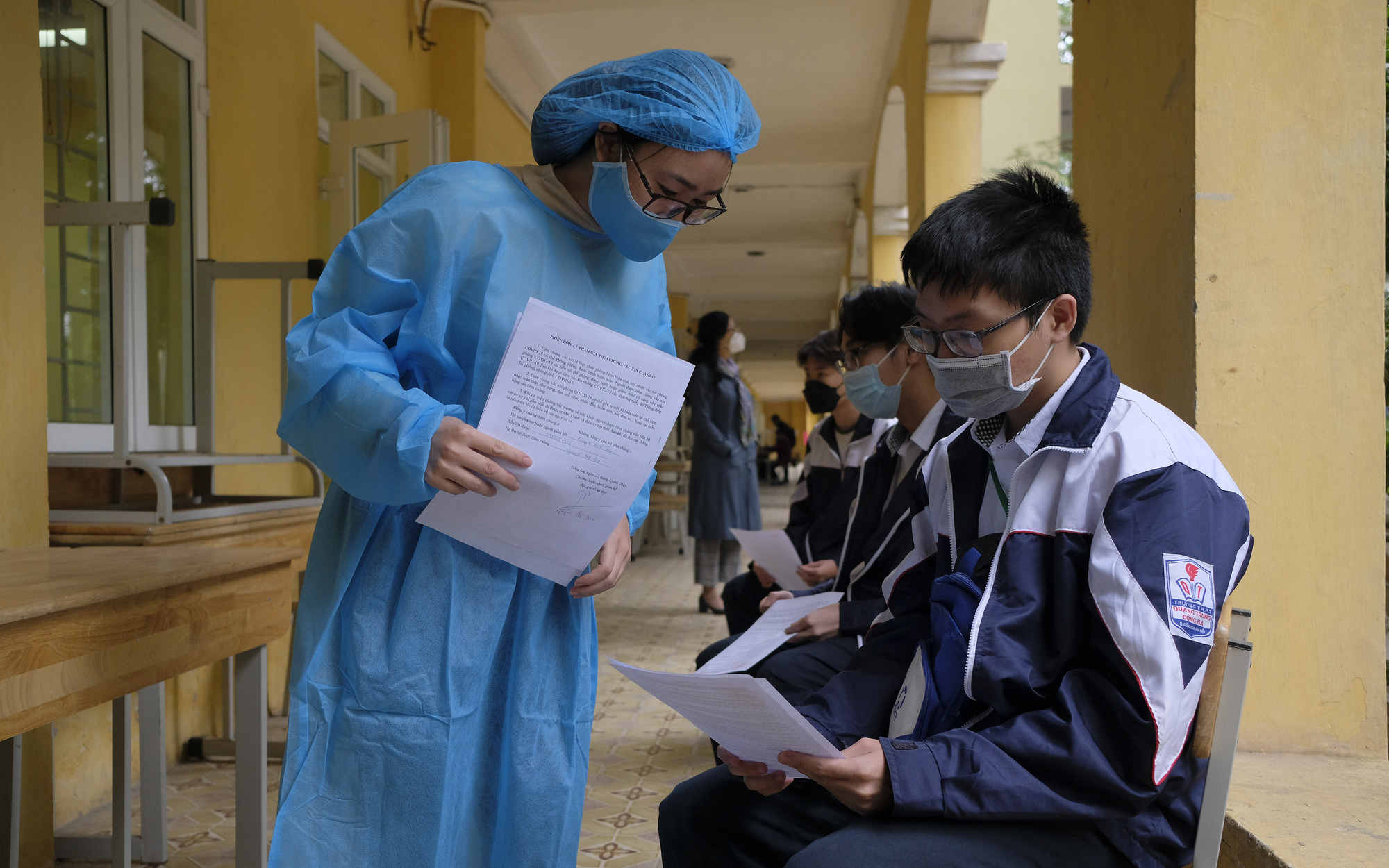 Biến chủng Omicron nguy hiểm, học sinh Hà Nội có nên hay không quay trở lại trường học?