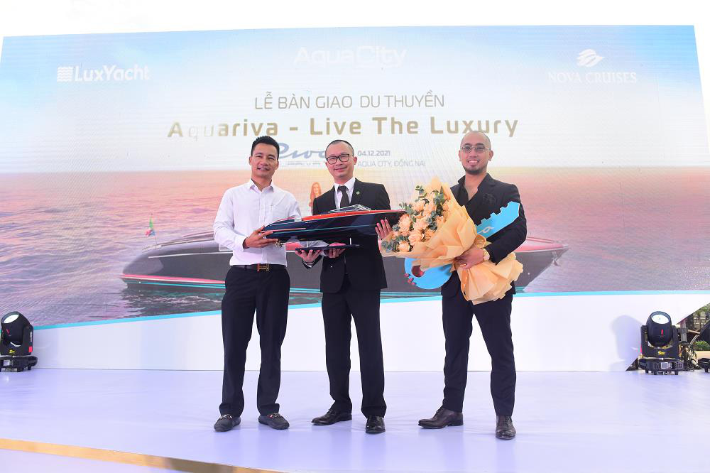 LuxYacht bàn giao du thuyền hạng sang Riva Aquariva Super đầu tiên tại thị trường Đông Nam Á cho Nova Cruises - Ảnh 2.