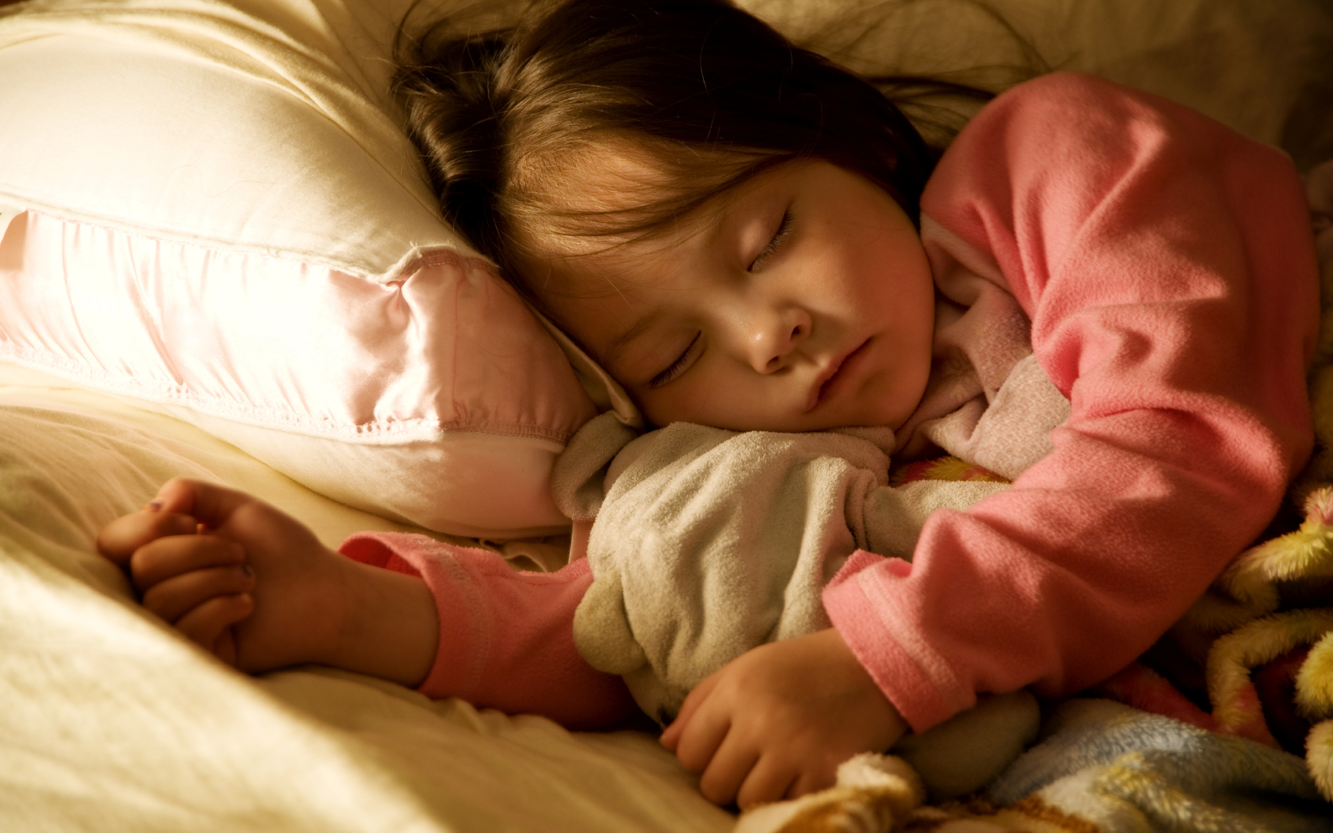 Mách nhỏ các cha mẹ mẹo chọn đèn ngủ để con vừa ngủ ngon vừa không bị dậy thì sớm