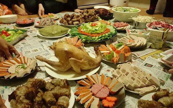 Chỉ có thể gặp nhau qua màn hình, Tết này vẫn đậm vị yêu thương
