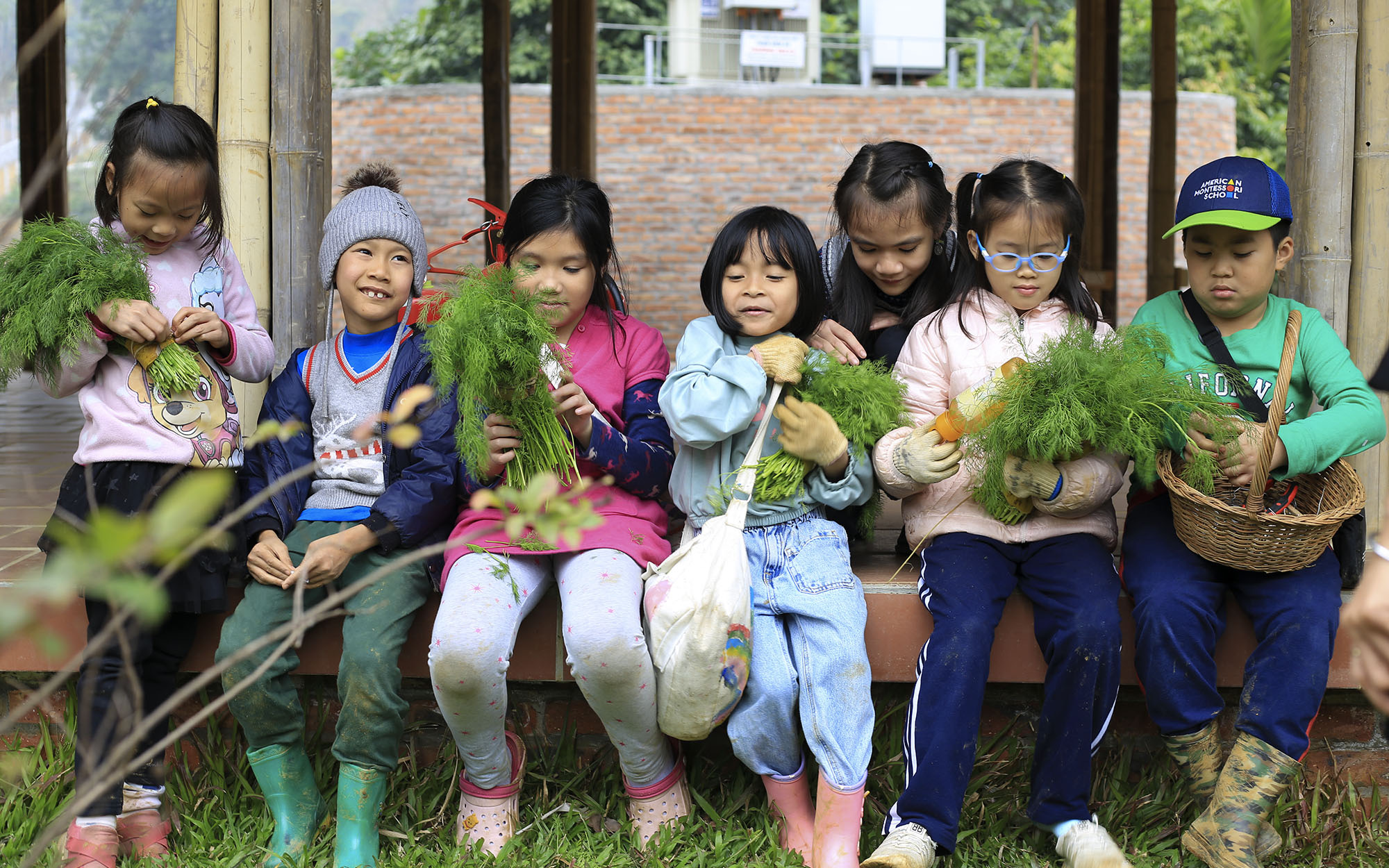 Đầu năm đến thăm trường Maya - ngôi trường xanh mướt với câu chuyện về những đứa trẻ lấm lem hạnh phúc