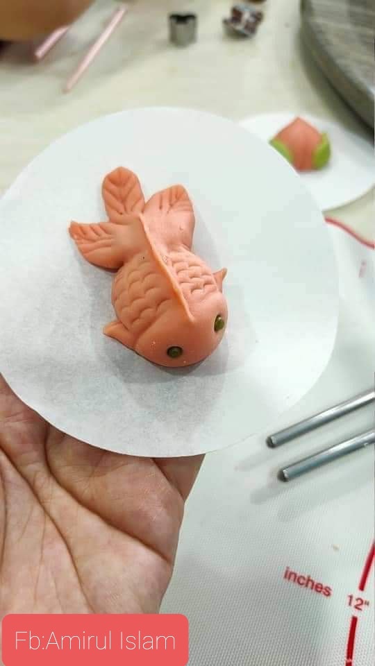 Ai cũng phát sốt với chiếc bánh bao hình con cá siêu dễ thương, nhưng đến khi hấp xong thì chú cá "dính lời nguyền" heo mập khiến dân mạng cười lăn lóc - Ảnh 1.
