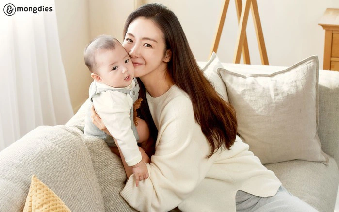 Mỹ nhân "Bản tình ca mùa đông" Choi Ji Woo lần đầu chia sẻ về con gái 9 tháng tuổi: Làm mẹ, tâm trạng của tôi trở nên phong phú hơn