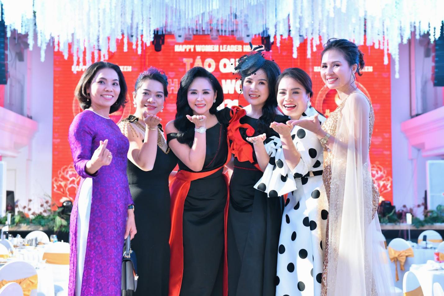 Doanh nhân Đỗ Hương Ly và dàn sao Việt rạng rỡ tại sự kiện Táo Quân Happy Women 2021 - Ảnh 8.