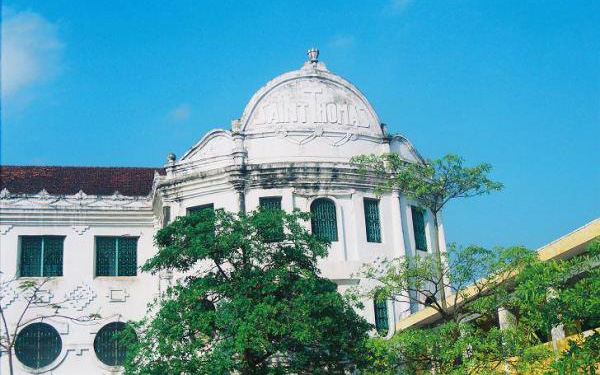 Nam Định có 1 ngôi trường cổ với kiến trúc châu Âu: Hành lang sâu hun hút như mê cung, học sinh đi lạc là chuyện bình thường 