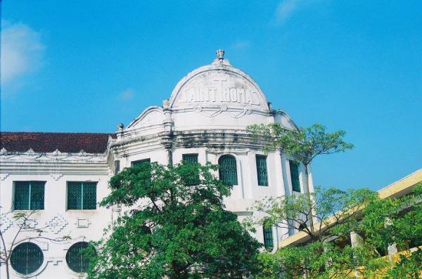 Nam Định có 1 ngôi trường cổ với kiến trúc châu Âu: Hành lang sâu hun hút như mê cung, học sinh đi lạc là chuyện bình thường  - Ảnh 2.