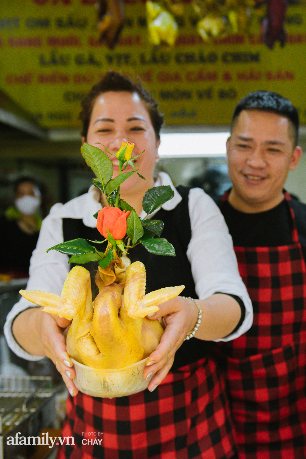 Lý do gà luộc là món không được phép thiếu trong mâm cỗ Việt, kén được "kê vương" từng khiến NSND Lê Khanh phải xuýt xoa thì cả năm may mắn, sung túc - Ảnh 9.