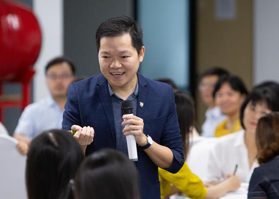 Tiến sĩ Stanford: “Học tiếng Anh bằng trải nghiệm thực tế” - Ảnh 2.