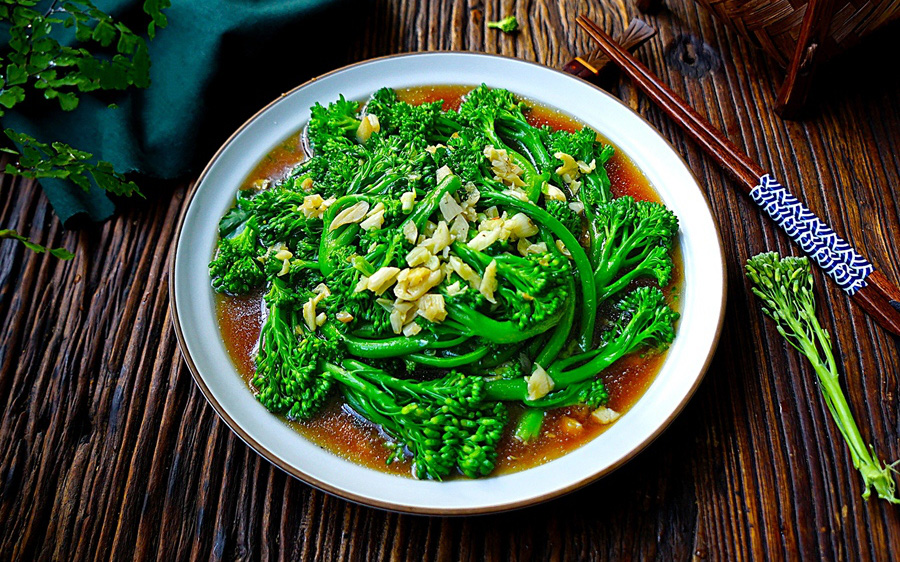 Chỉ là món súp lơ xào thôi nhưng bạn đã biết cách làm sao cho súp lơ luôn xanh và giòn chưa?