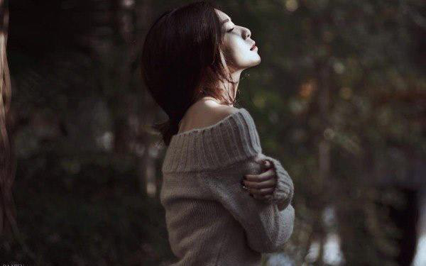 Mỗi sáng ngủ dậy, bạn trai luôn đặt tờ 100 nghìn đồng trên bàn để rồi khi biết lý do mà tôi lặng người