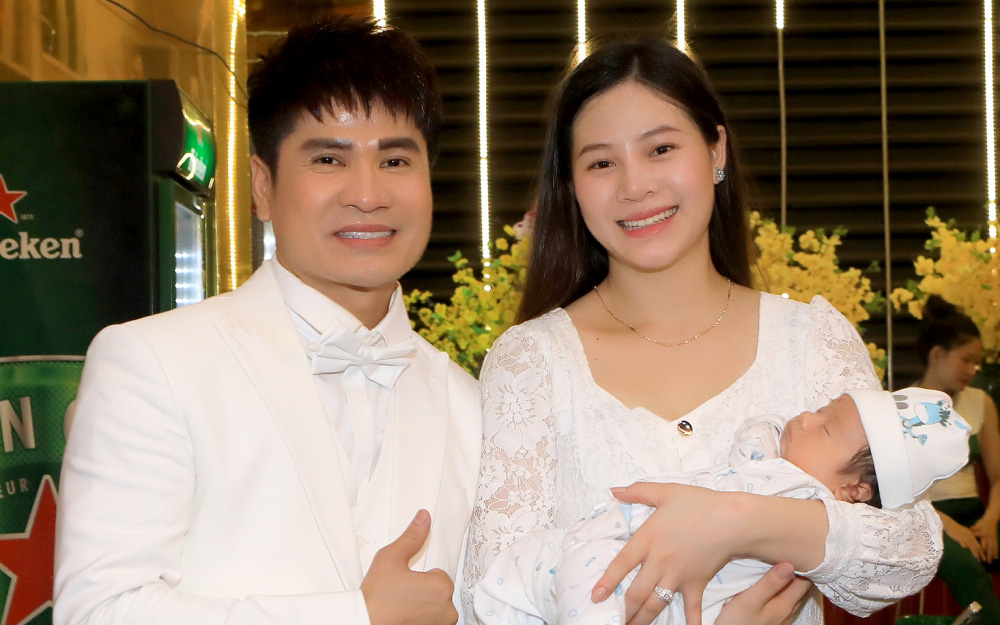 Lương Gia Huy lần đầu công khai con trai và vợ trẻ đẹp kém 18 tuổi