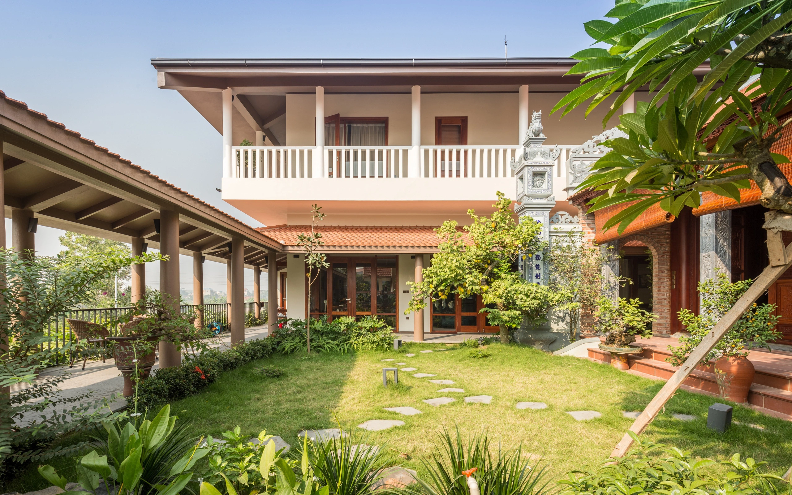 Nhà vườn gần 500m² đậm nét kiến trúc Bắc Bộ dành cho gia đình 3 thế hệ ở Hà Nội