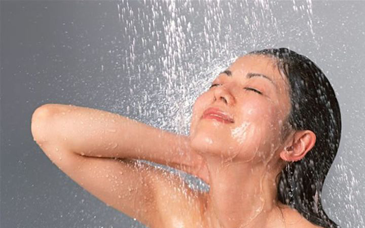 Phụ nữ khi tắm rửa nên vệ sinh 2 bộ phận này nhiều hơn, có tác dụng thúc đẩy quá trình tuần hoàn máu, tránh đau bụng kinh
