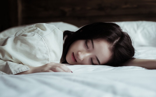 Trong và sau khi ngủ mà thấy dấu hiệu "kỳ lạ" này nghĩa là cơ thể bạn đang lão hóa nhanh, rất cần khắc phục kịp thời