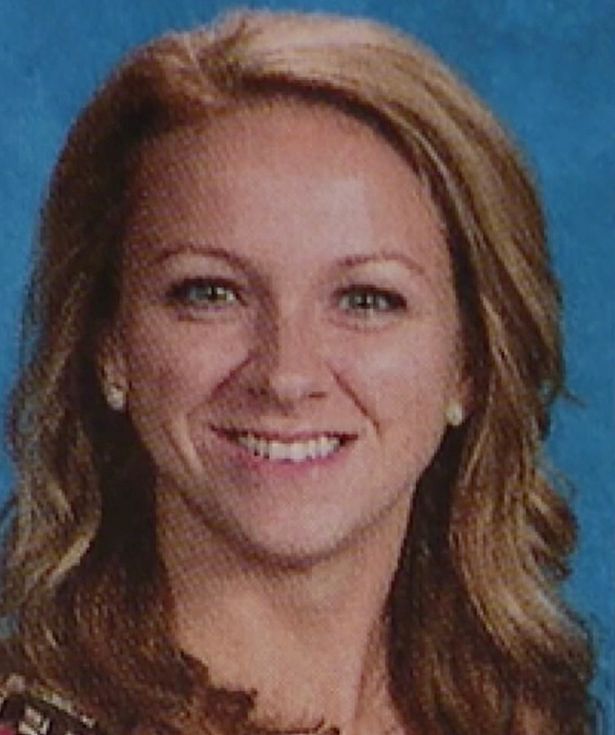 Phát hiện những vết sẹo chằng chịt trên người con trai, mẹ chết lặng khi biết con người thật của nữ giáo viên bệnh hoạn trong phòng học - Ảnh 1.