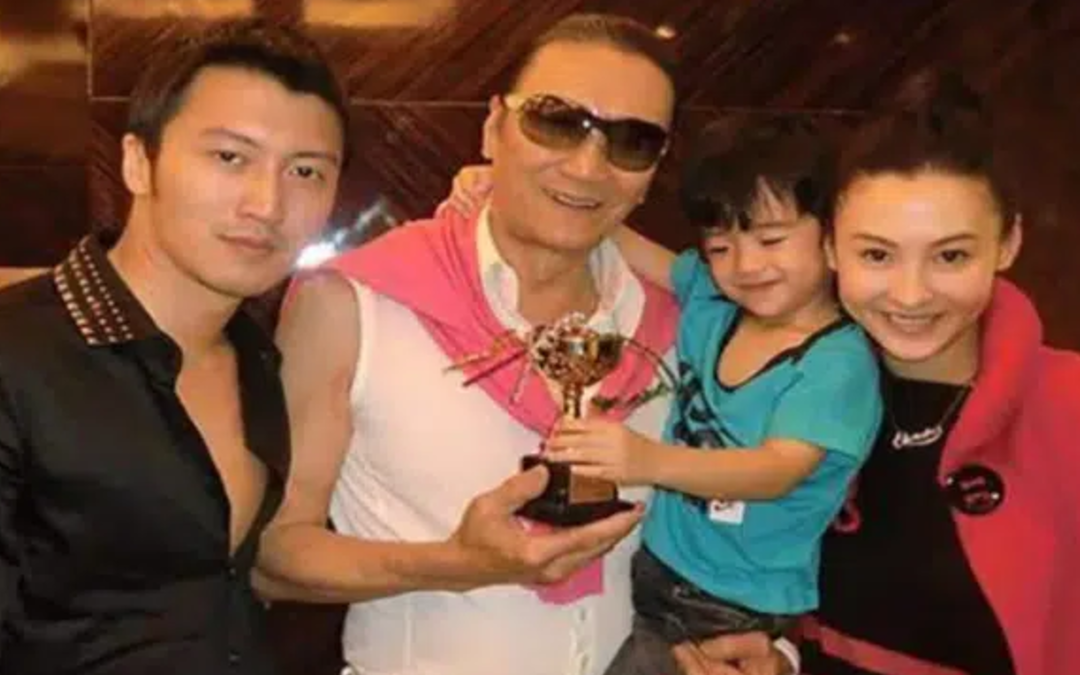 Trương Bá Chi được nhận gần hết tài sản của cha Tạ Đình Phong, trong khi tài tử lại hoàn toàn trắng tay?