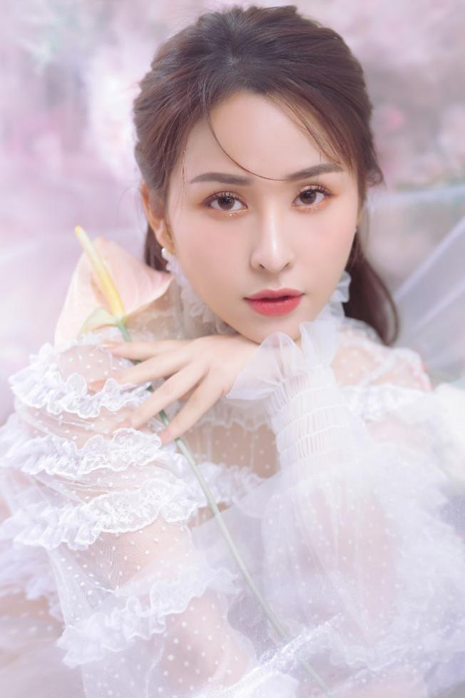 Đặng Thanh Huynh - Từ nữ sinh tập tành bán hàng đến cô chủ shop thời trang gần 300.000 người theo dõi - Ảnh 1.