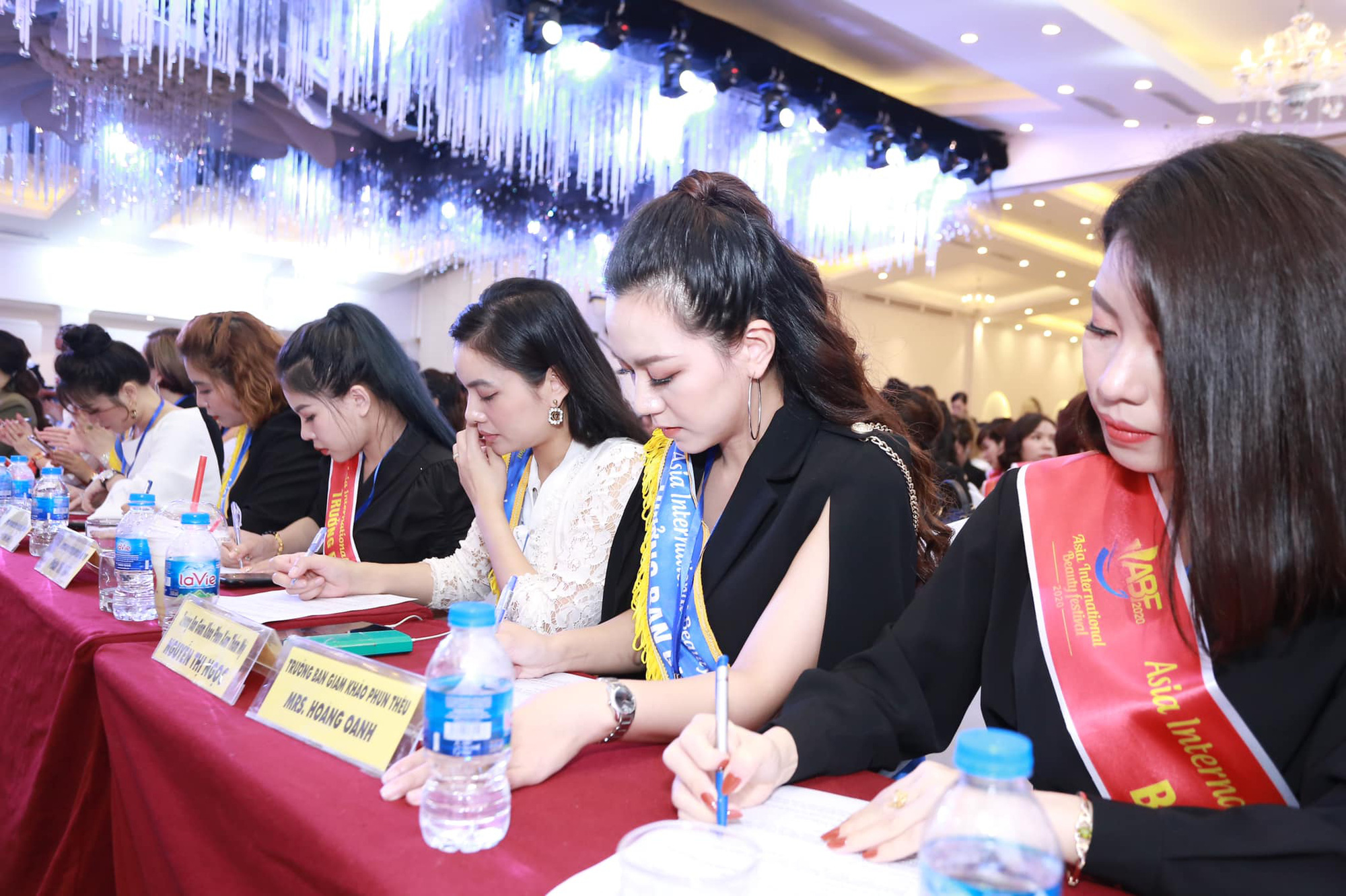 Hoàng Oanh – Từ cô sinh viên dám vượt định kiến đến “master” trẻ tuổi trong ngành phun xăm thẩm mỹ - Ảnh 3.