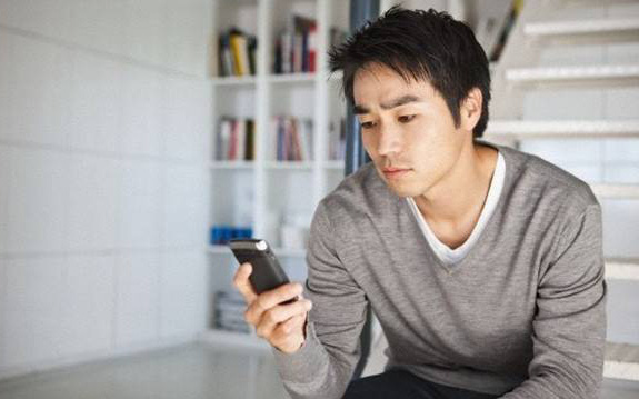Thương tình nên tôi chuyển khoản mừng cưới vợ cũ hẳn 10 triệu đồng, đến khi nhìn tin nhắn trả lại mà tôi &quot;đứng hình&quot;
