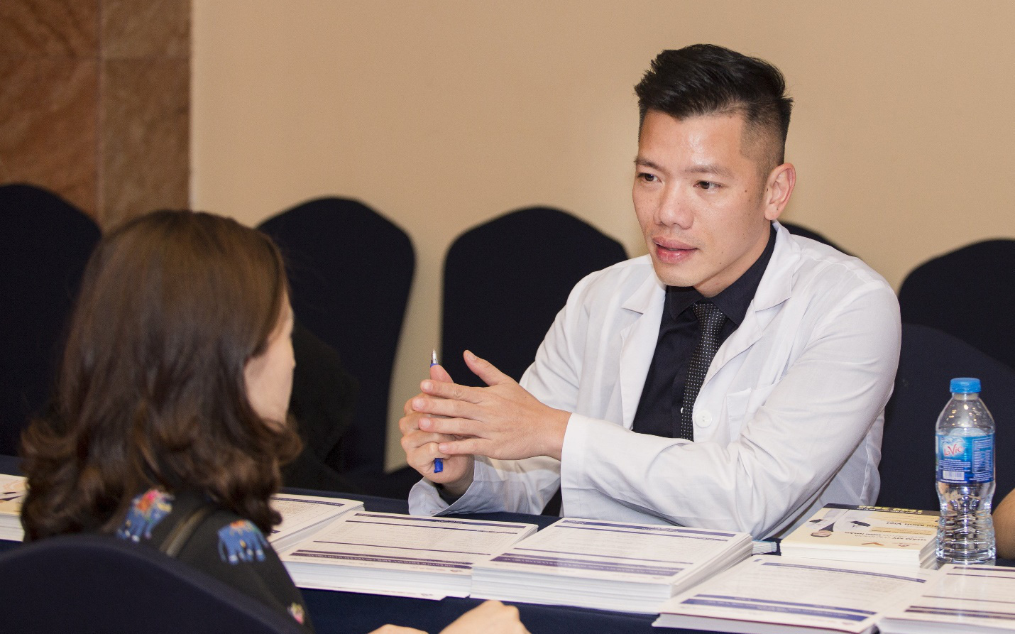 Bác sĩ Bùi Minh Việt và hành trình giúp phụ nữ Việt níu giữ tuổi xuân