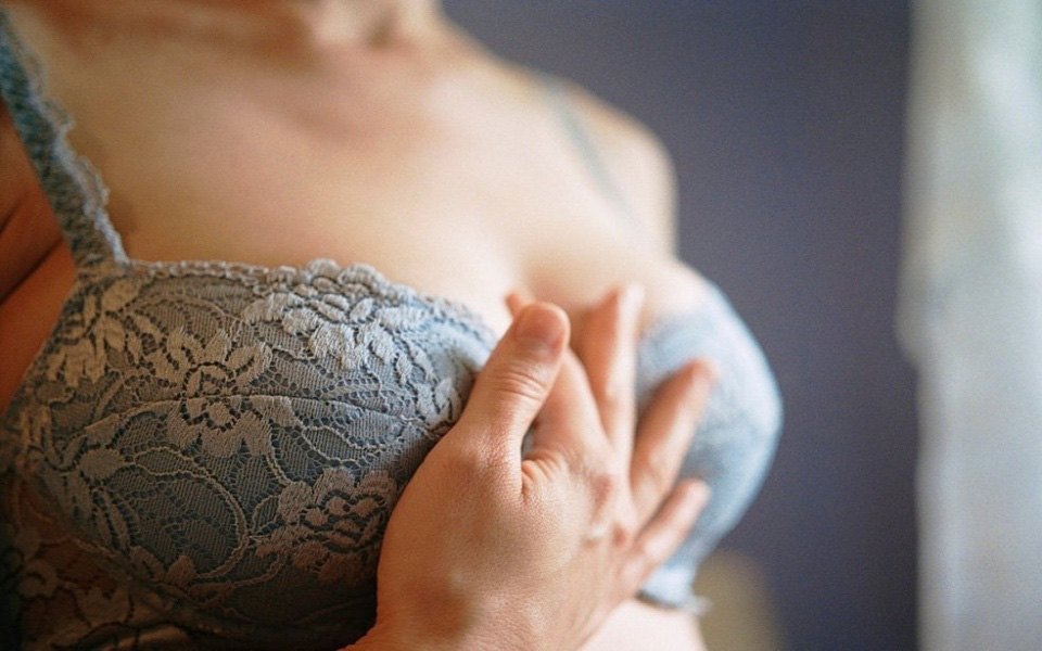 Đột nhiên núm vú bị đau: Cảnh báo 5 bệnh gây hại cho phụ nữ, bao gồm cả ung thư