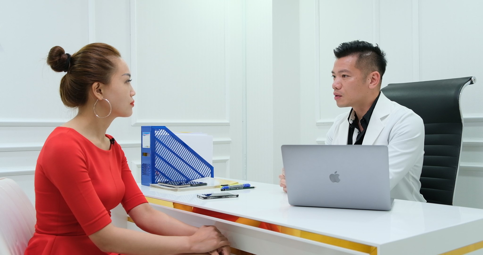 Bác sĩ Bùi Minh Việt và hành trình giúp phụ nữ Việt níu giữ tuổi xuân - Ảnh 2.