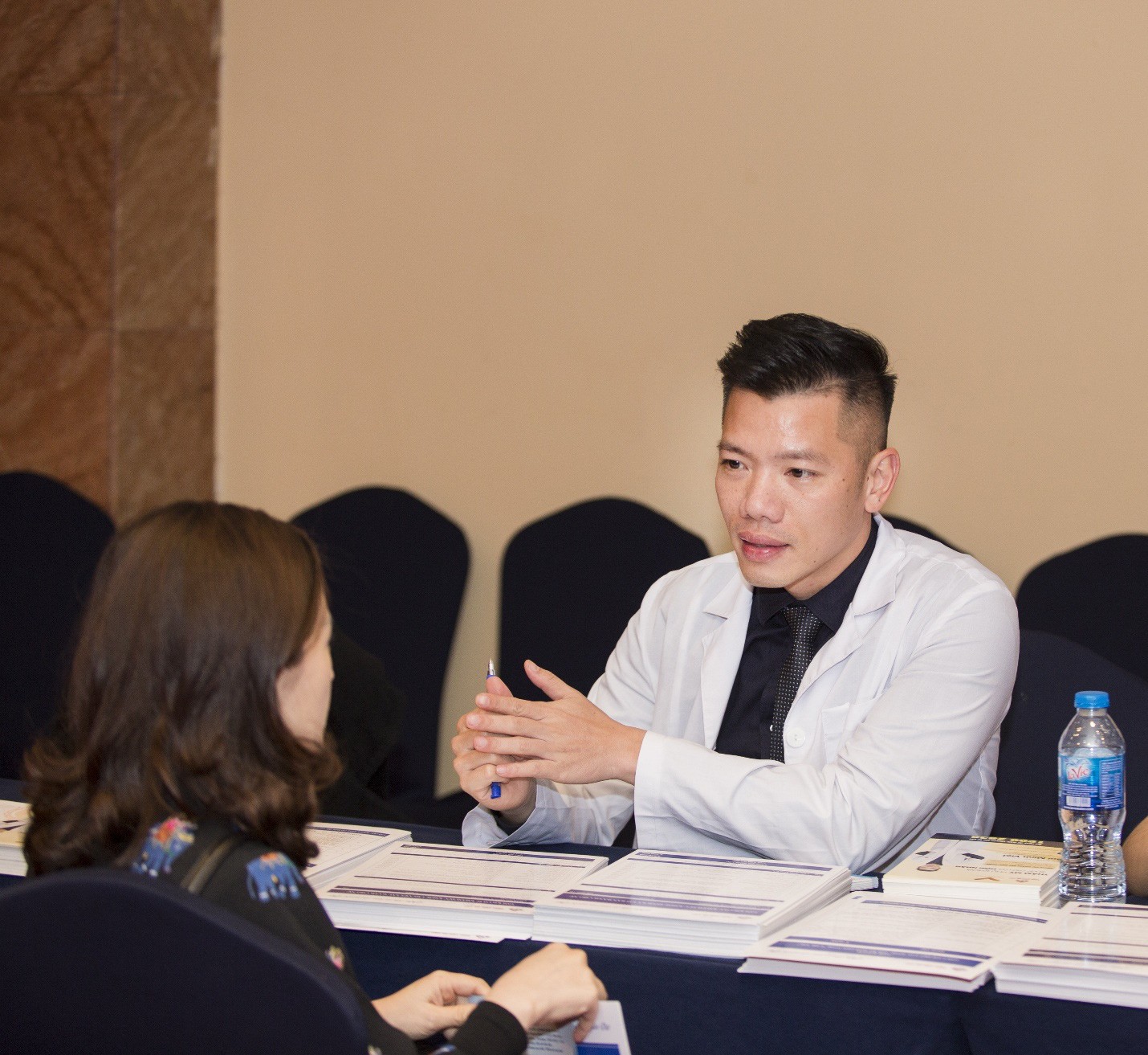 Bác sĩ Bùi Minh Việt và hành trình giúp phụ nữ Việt níu giữ tuổi xuân - Ảnh 4.