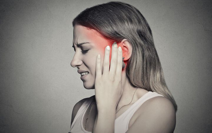Người phụ nữ bị nghẹt tai tưởng là do ráy tai nhưng khi đi khám lại được chẩn đoán mắc ung thư