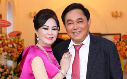 Ông Huỳnh Uy Dũng phát sóng trực tiếp cùng vợ, chia sẻ về chuyện vợ mình nói ra từ 