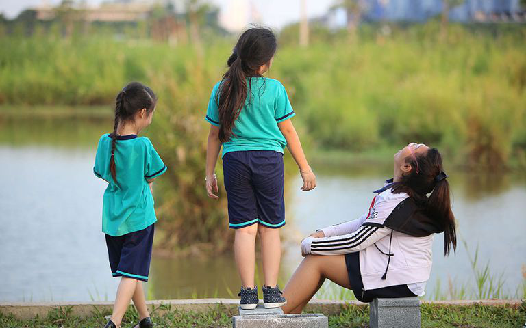 Hè đến nơi rồi, bố mẹ đừng để con nghịch điện thoại mà hãy cho học môn này: Vừa khỏe người lại cứu nguy trong những tình huống bất ngờ